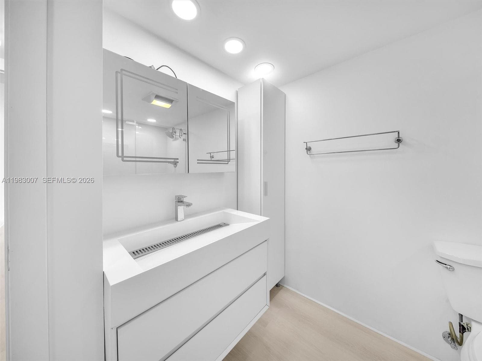 301 174th St 1818 photo 14
