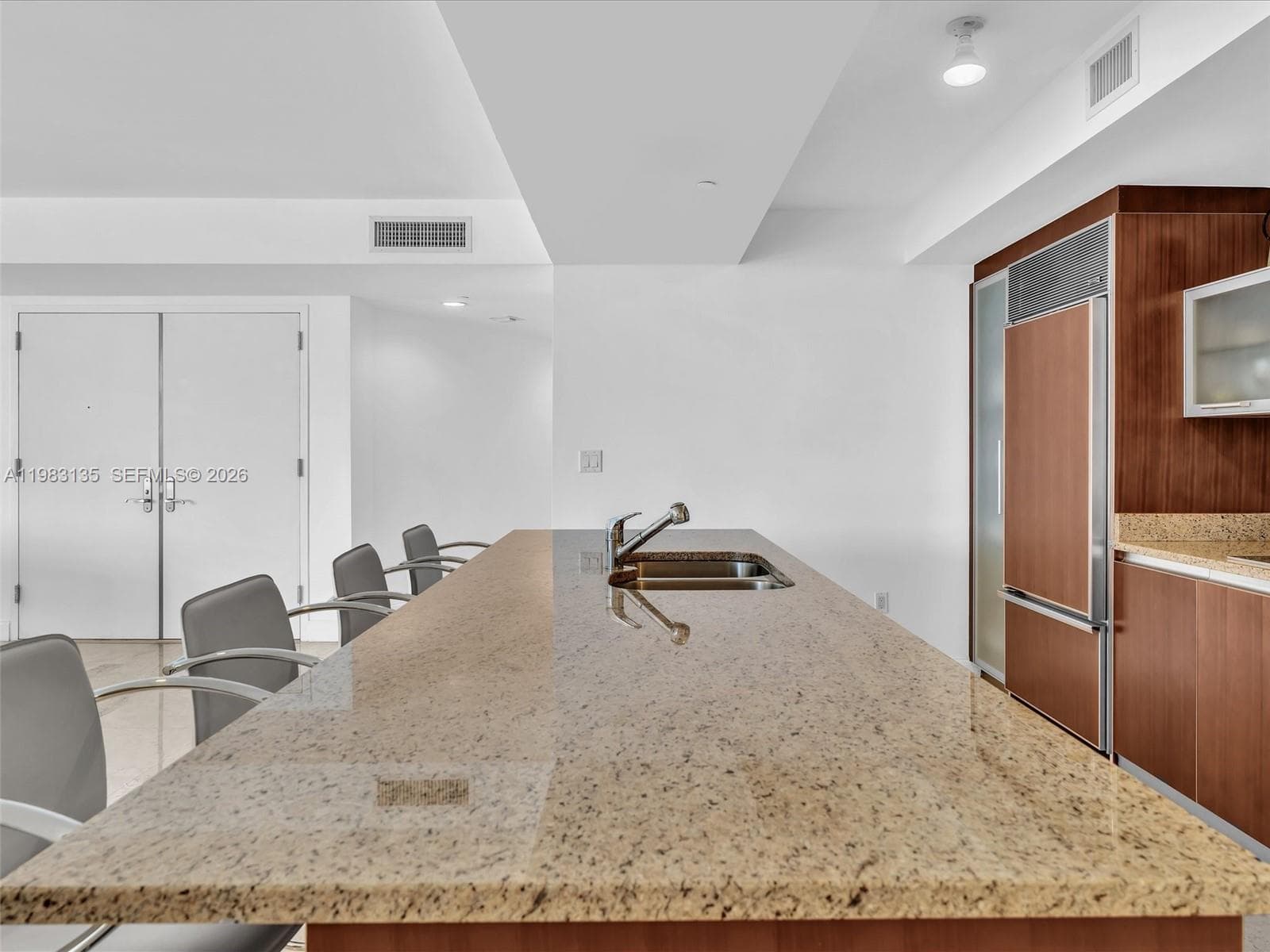17201 Collins Ave 704 photo 14