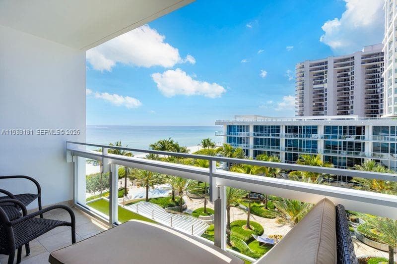 6801 Collins Ave #610 Door 612 photo 2