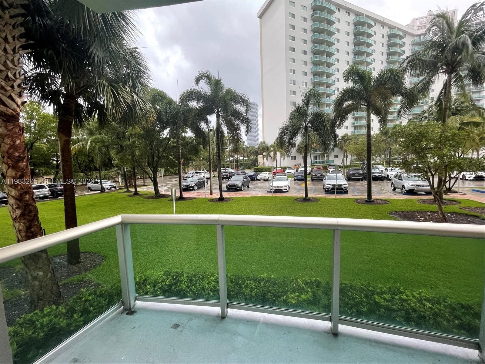 19390 Collins Ave 122 photo 2