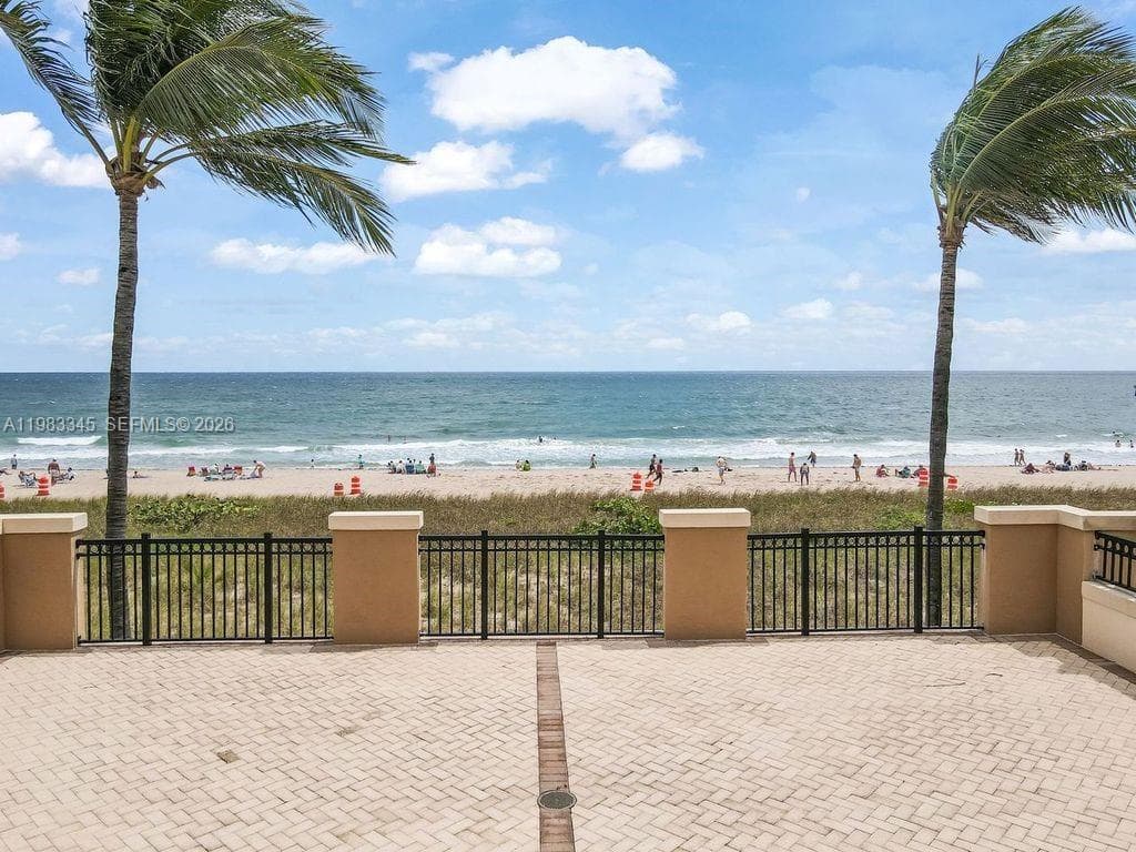4444 El Mar Dr 4