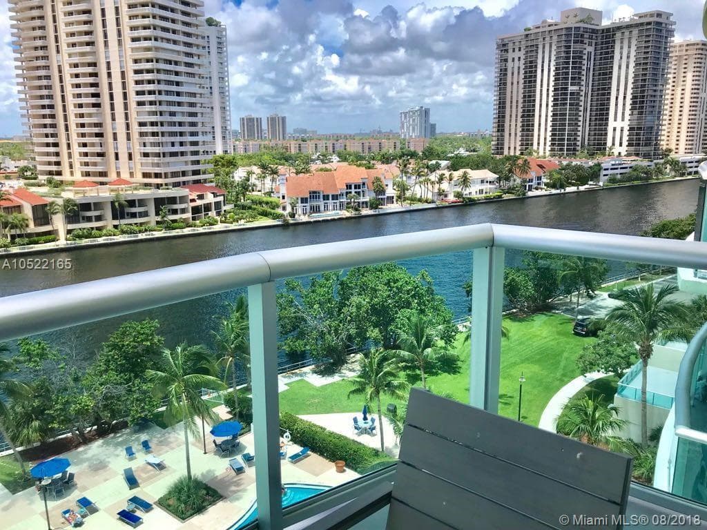 19390 Collins Avenue #901 4