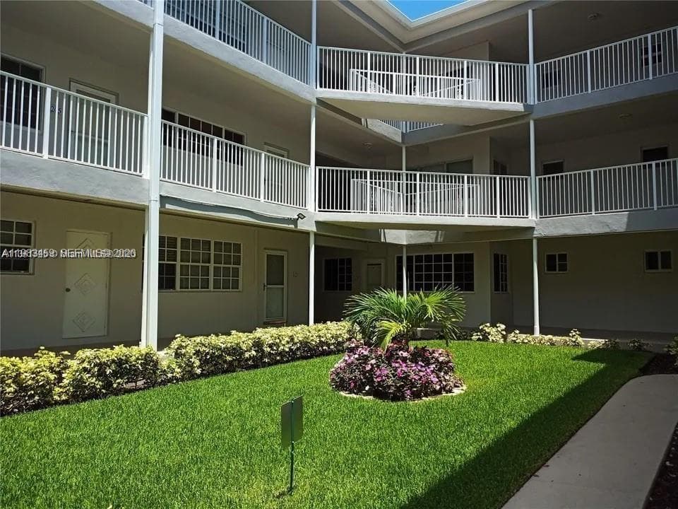 462 Golden Isles Dr 202 photo 4