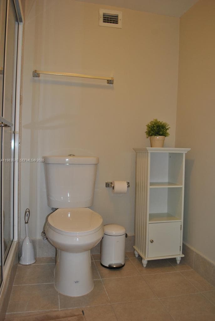 6039 Collins Ave 1006 photo 17