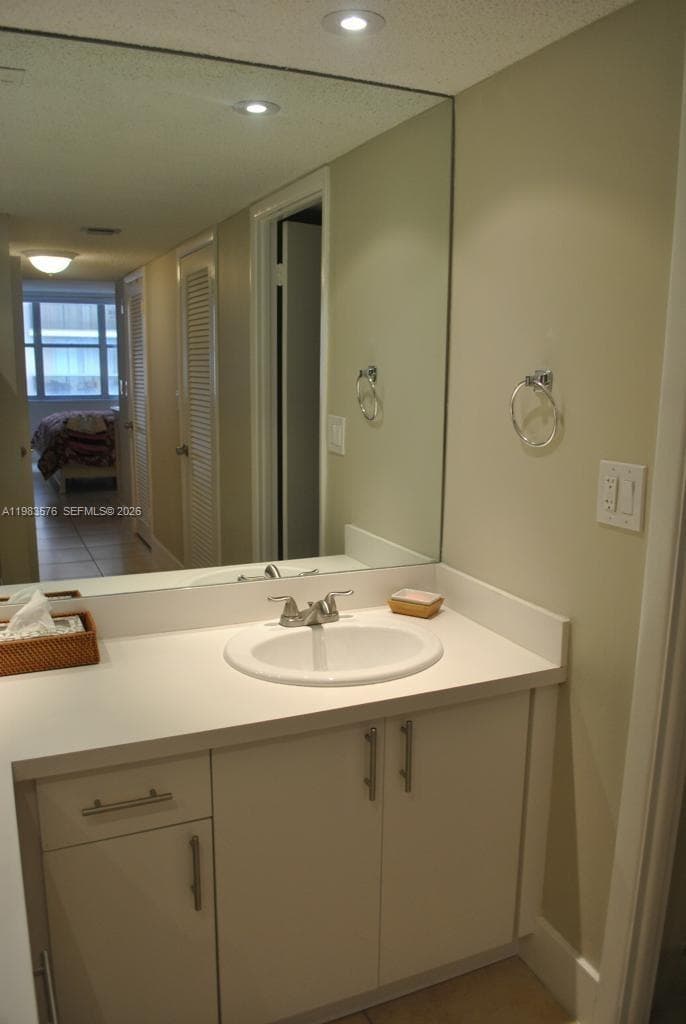 6039 Collins Ave 1006 photo 15