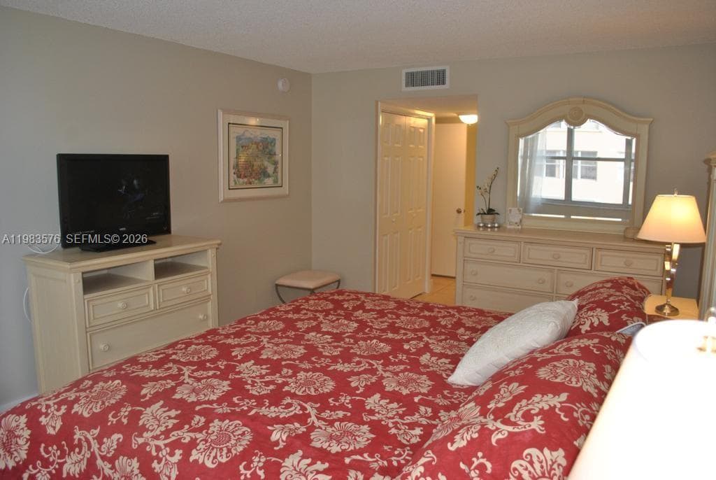 6039 Collins Ave 1006 photo 11