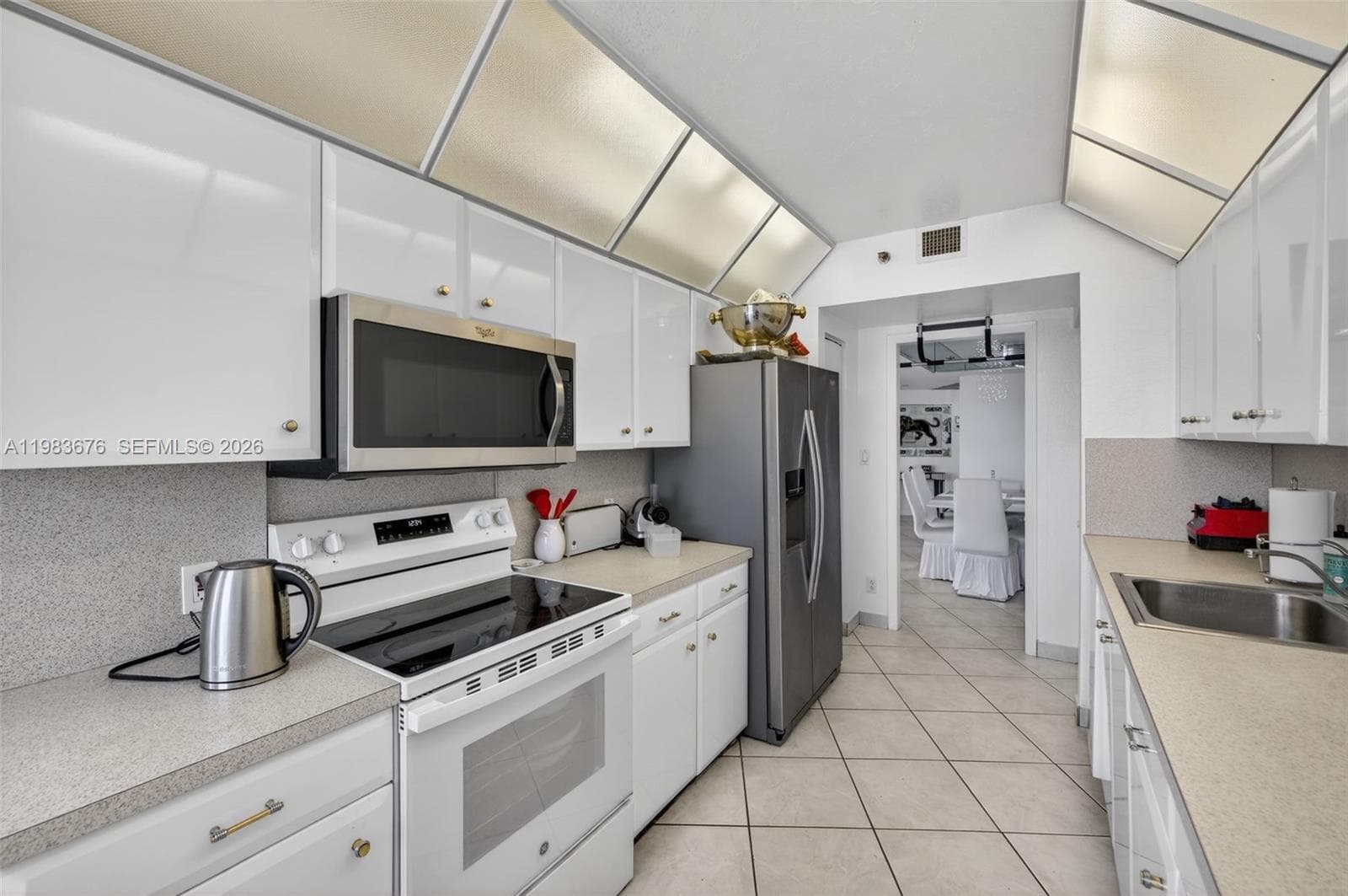 20281 E Country Club Dr 608 photo 24