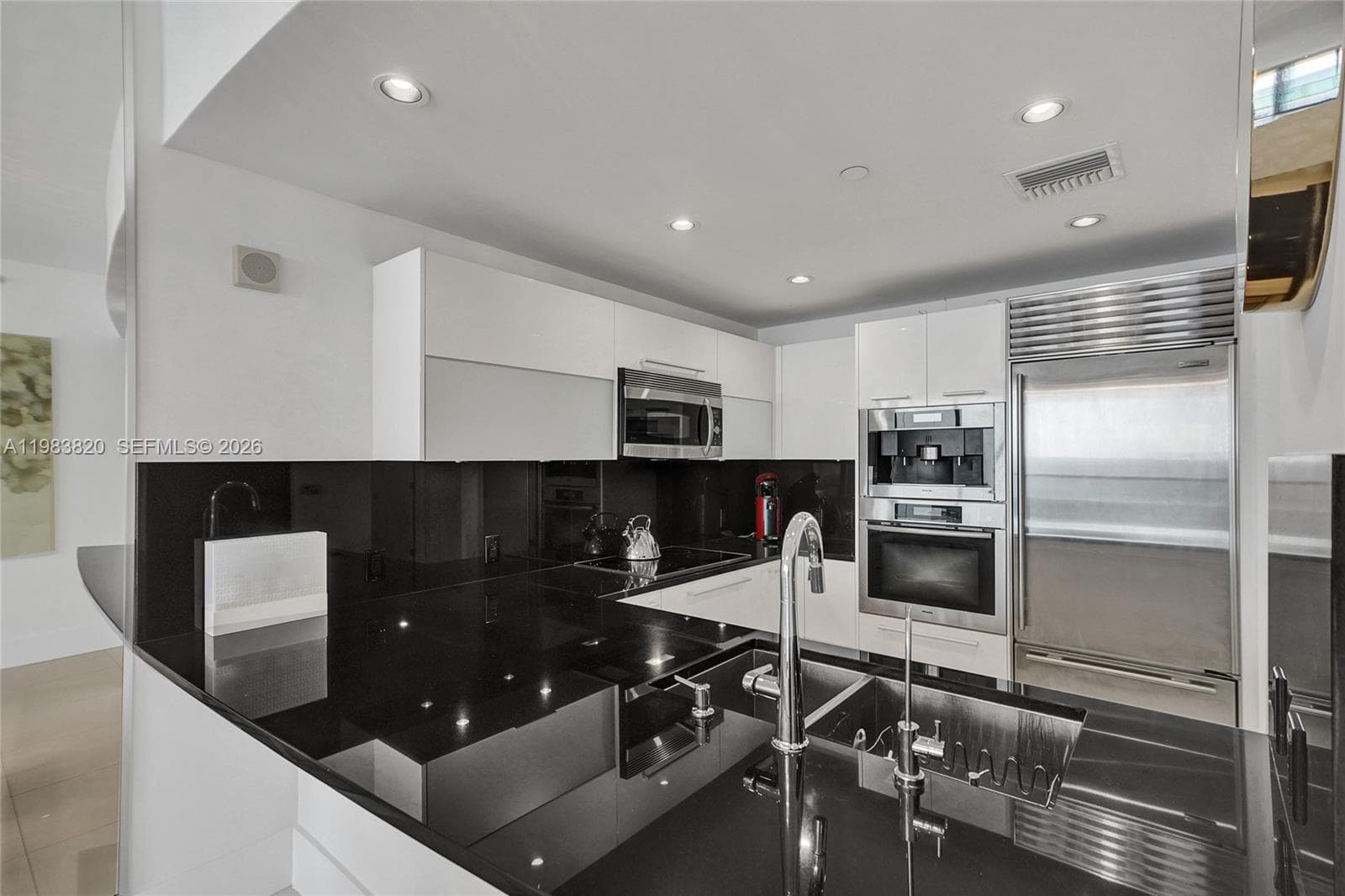 17121 Collins Ave 2003 photo 21