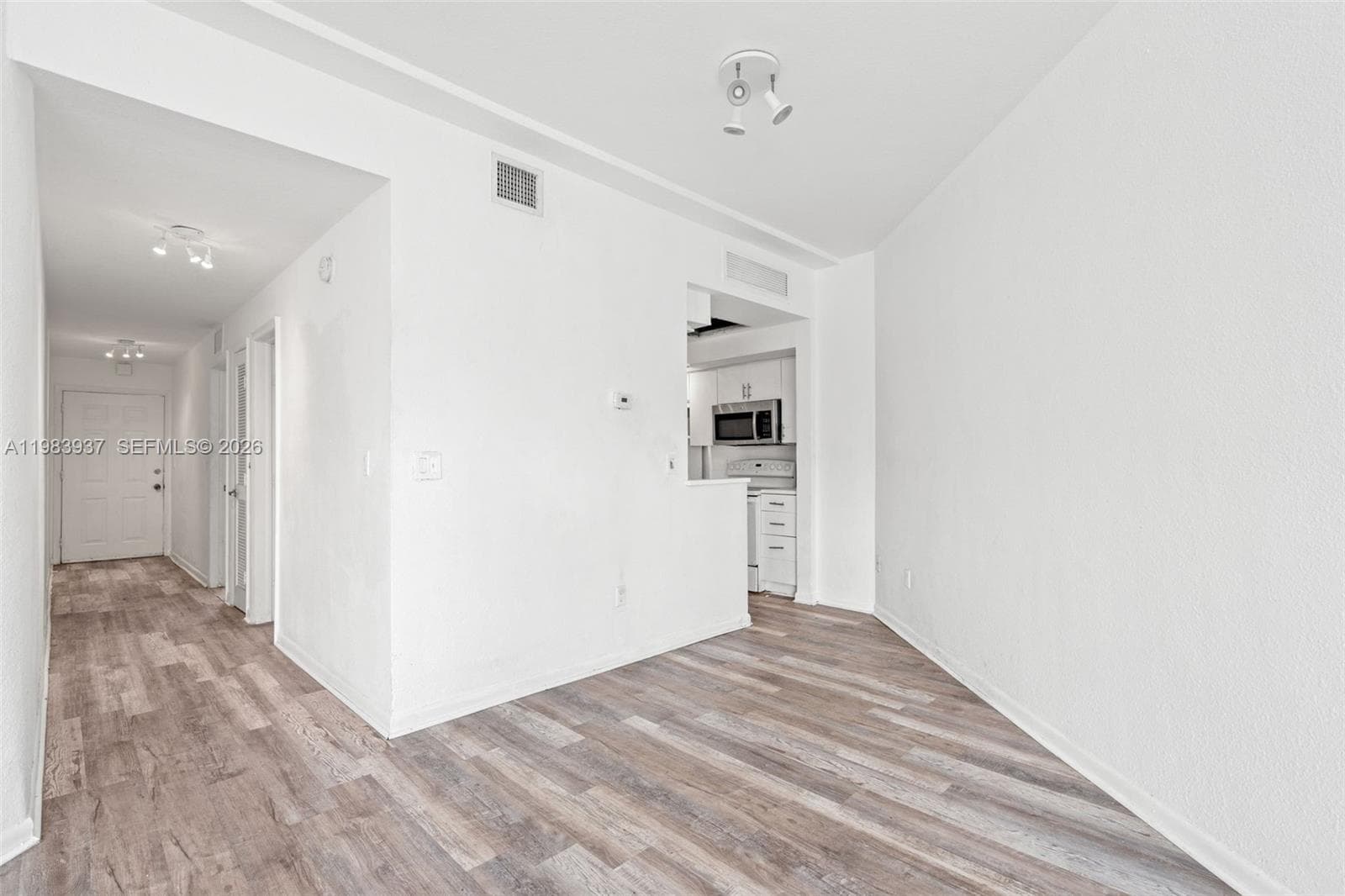 1185 Marseille Dr 202 photo 10
