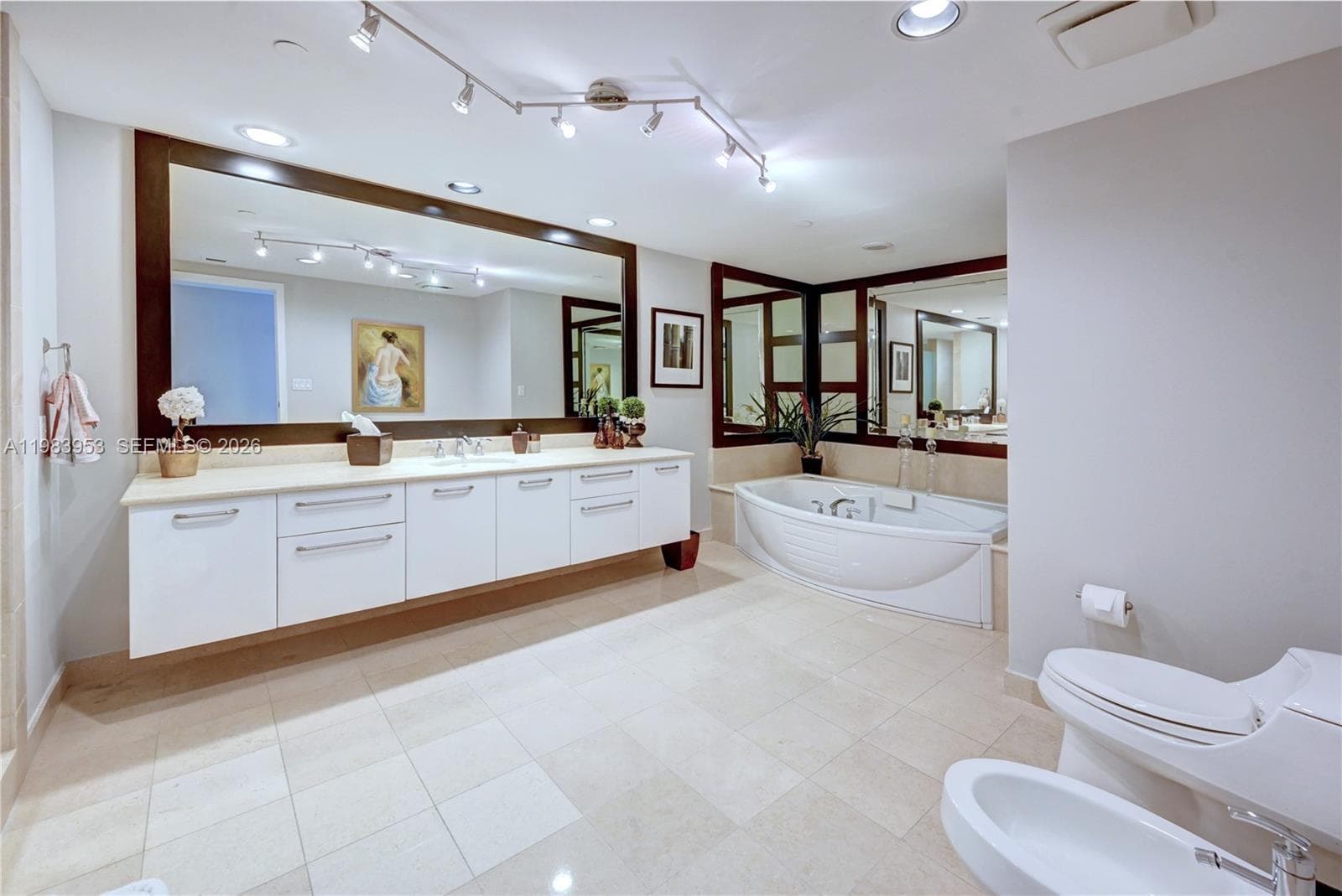 3101 Ocean Dr 3203 photo 9