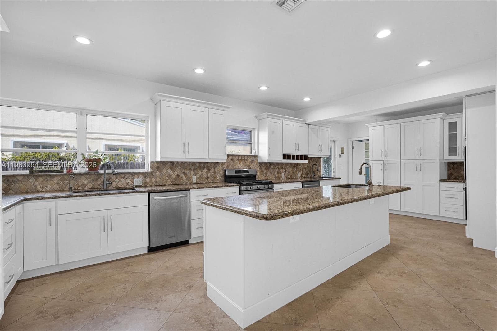 4560 Prairie Ave photo 8