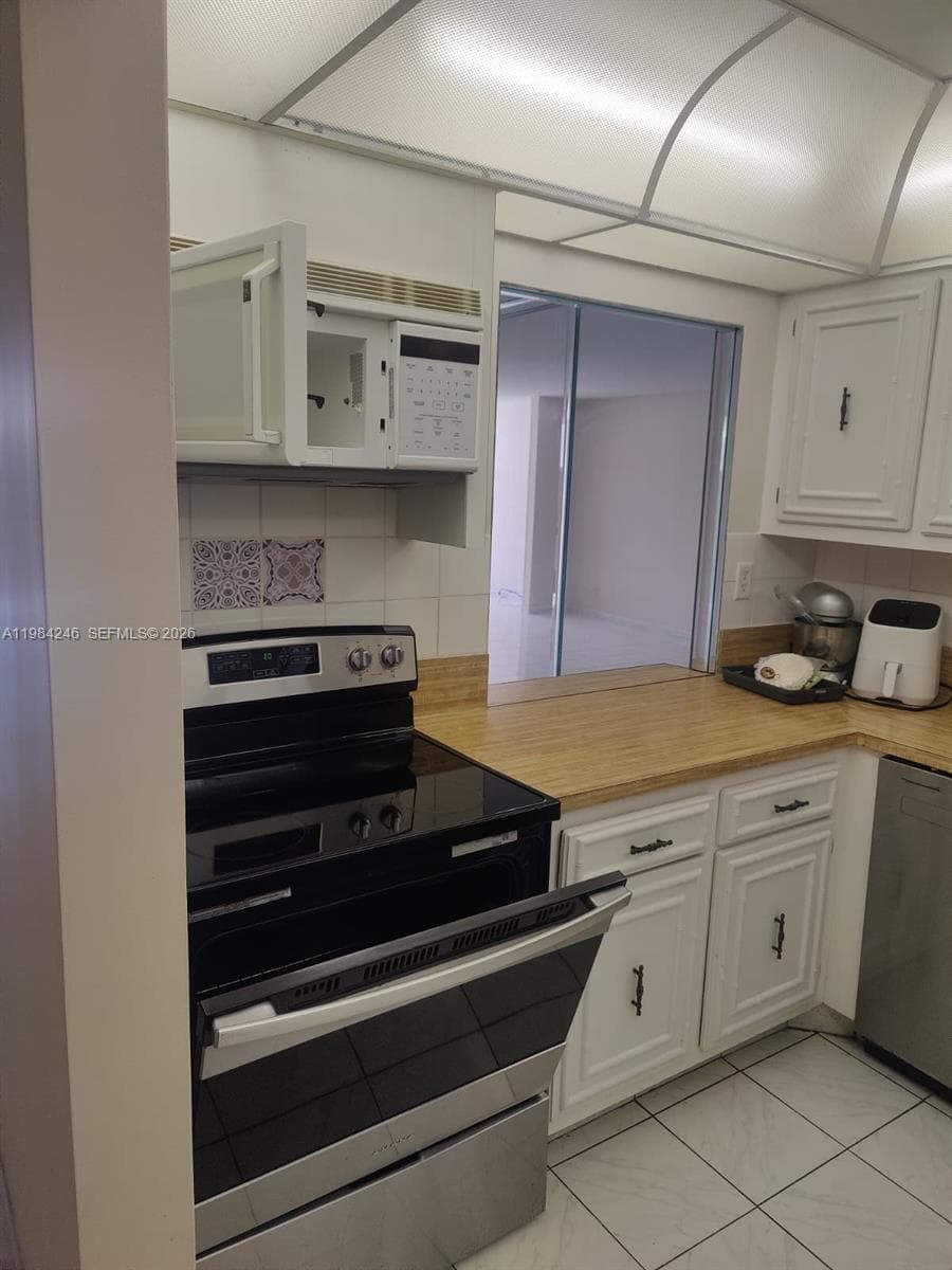 800 Parkview Dr 527 photo 10
