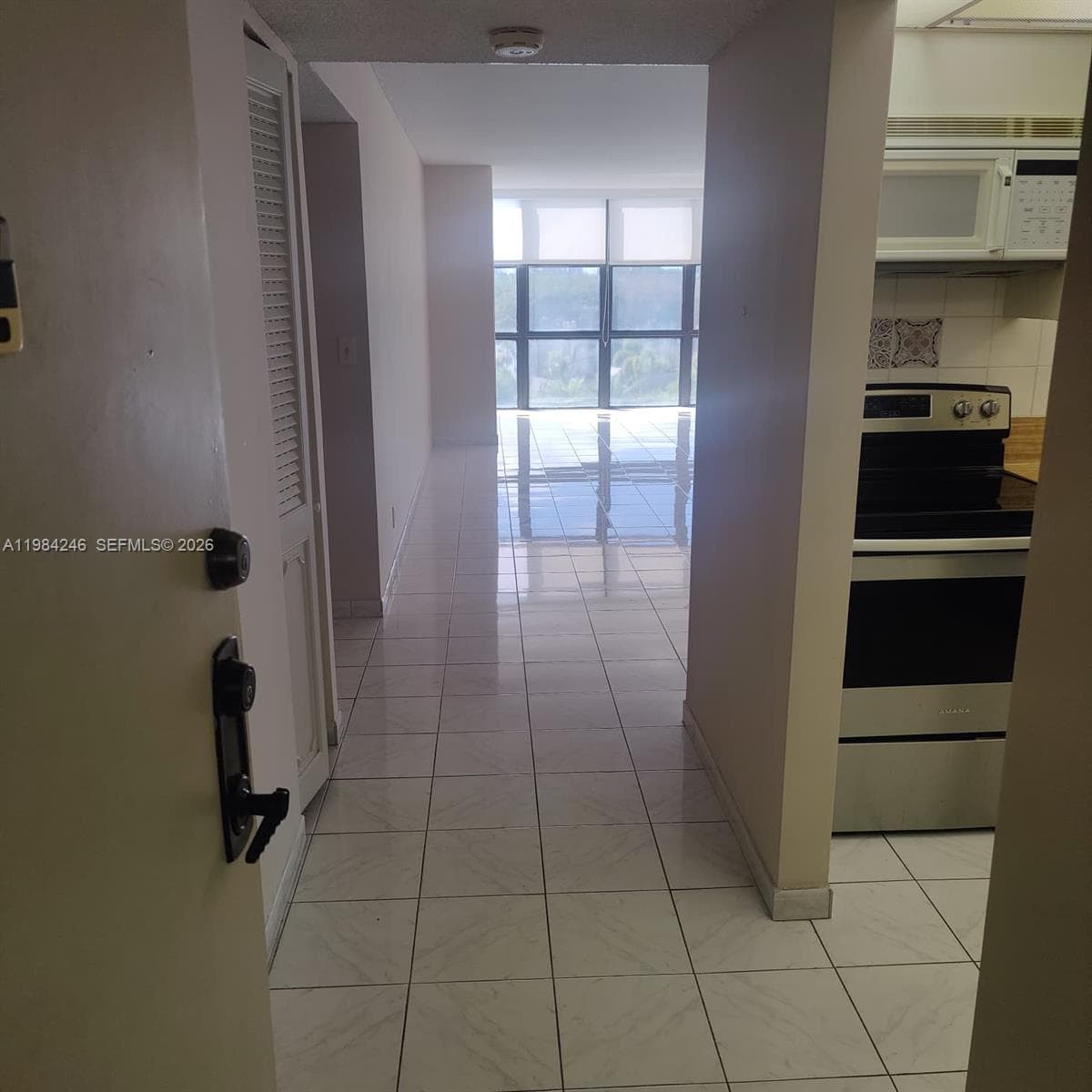 800 Parkview Dr 527 photo 14