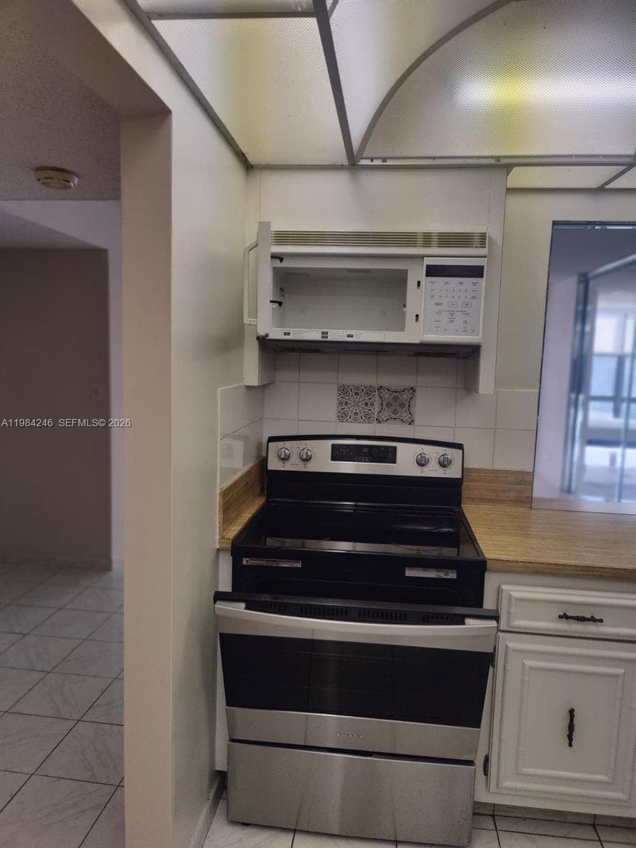 800 Parkview Dr 527 photo 11