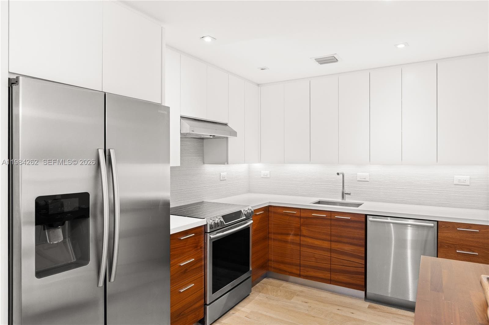 5555 Collins Ave 17J photo 3