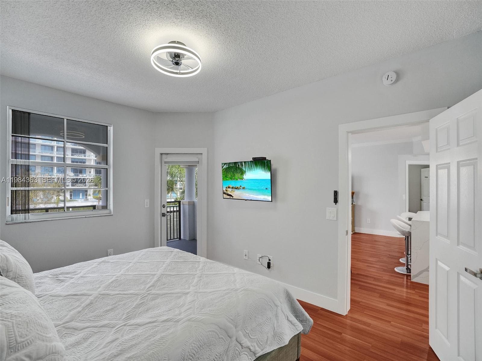 3245 NE 184th St 13305 photo 4