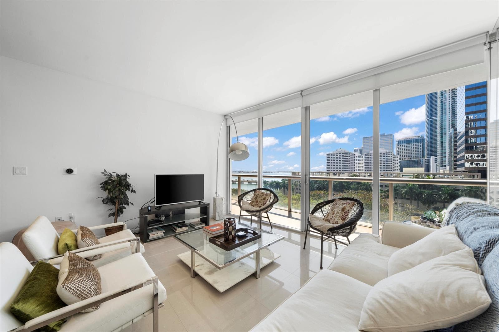 495 Brickell Avenue #811 2