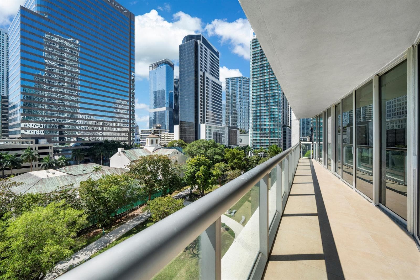 495 Brickell Avenue #811 5
