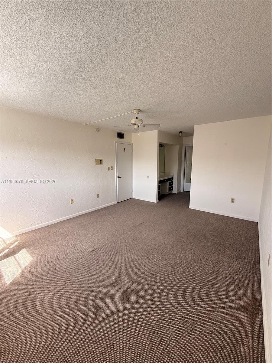 3860 NE 170th St 304 photo 17