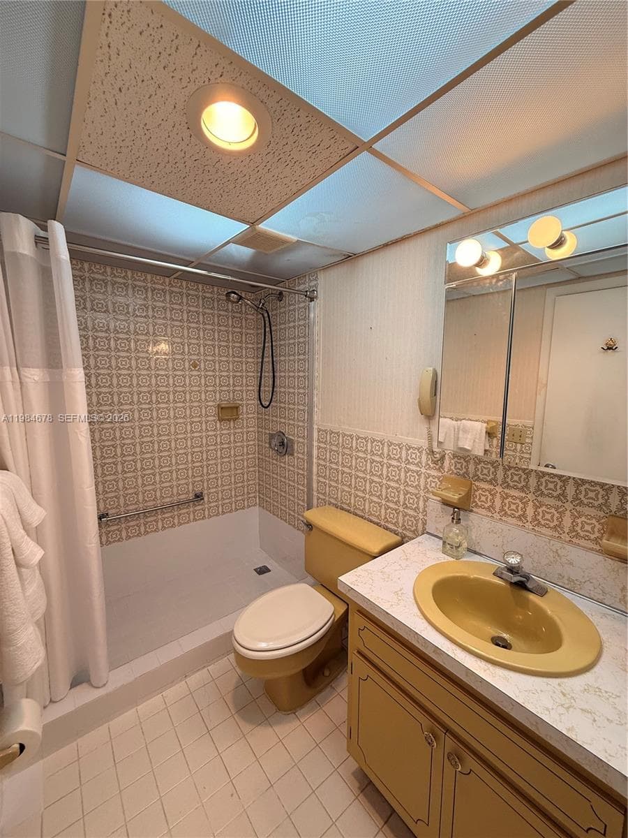 3860 NE 170th St 304 photo 15