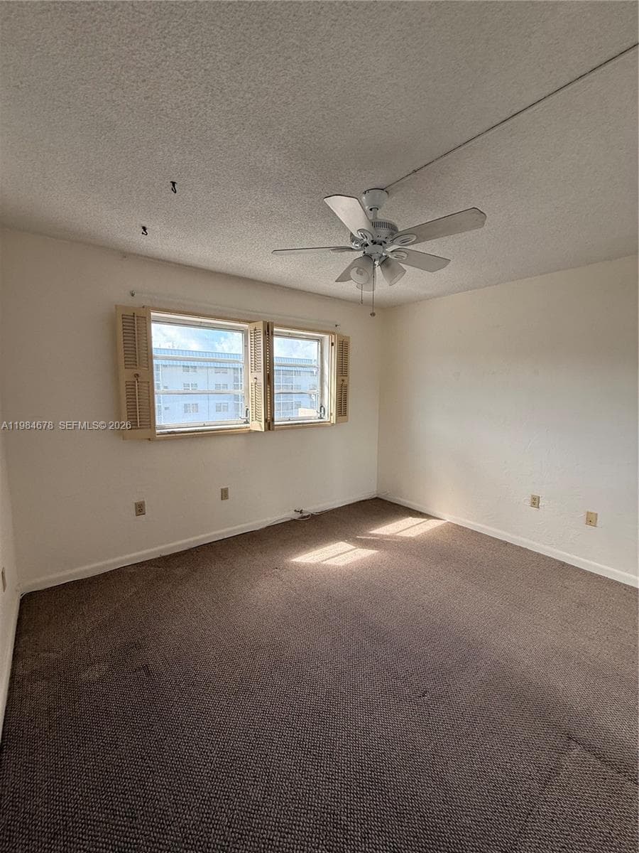 3860 NE 170th St 304 photo 11