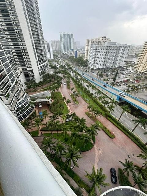 1800 Ocean Dr 5