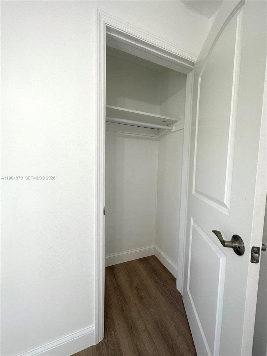 3042 Hayes St photo 24