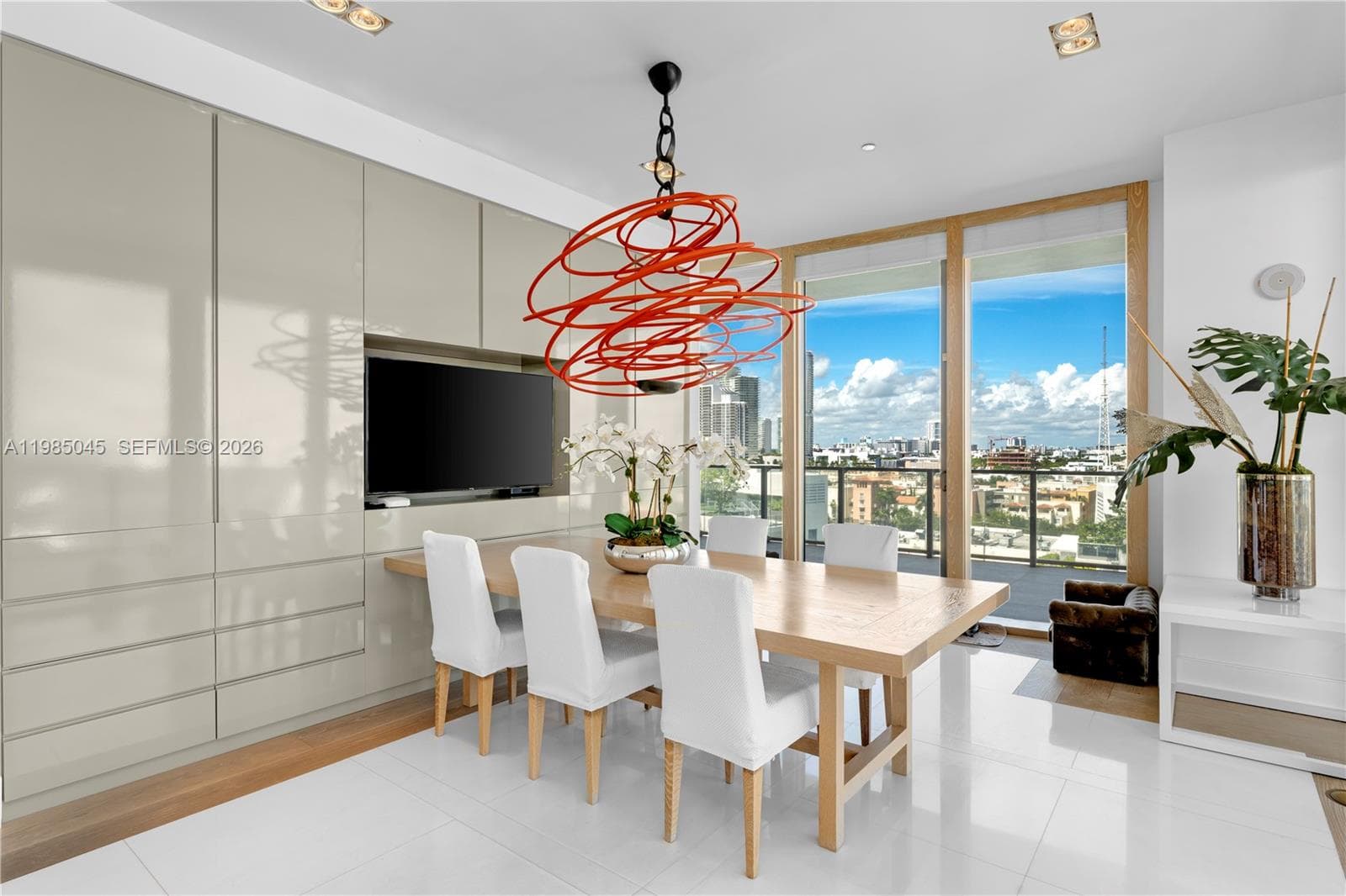 800 Pointe Dr 5