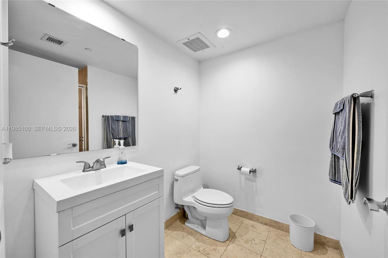 1830 Ocean Dr 3104 photo 23