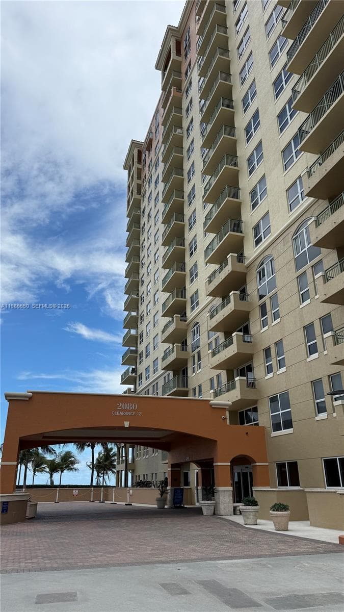 2080 S Ocean Dr 905 photo 3