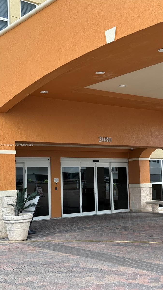 2080 Ocean Dr 5