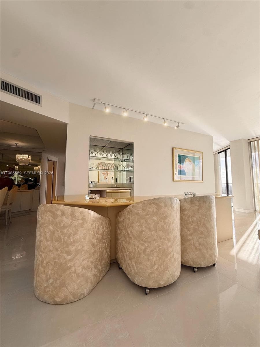 20281 E Country Club Dr 2409 photo 14