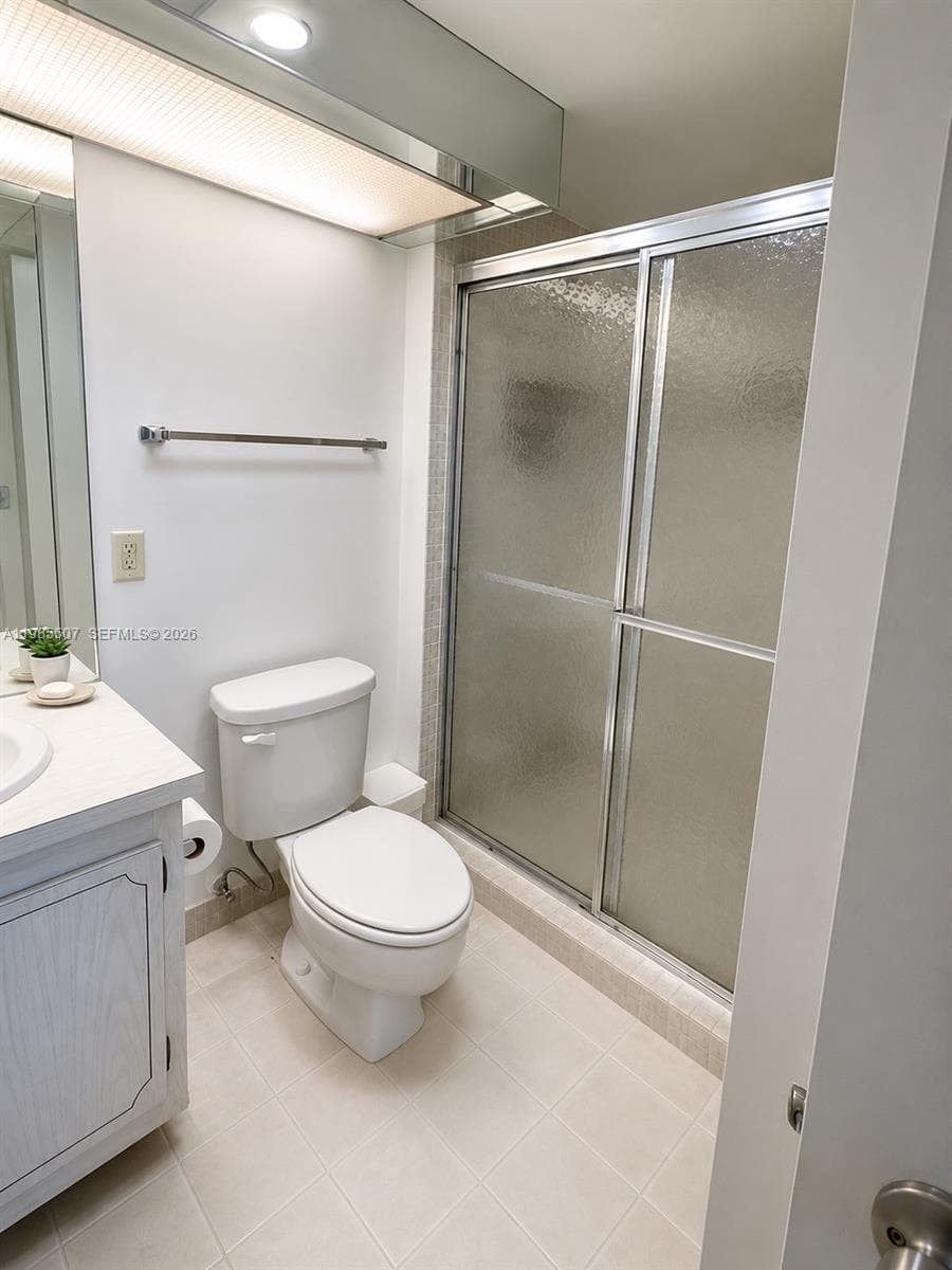 3675 N Country Club Dr 508 photo 11