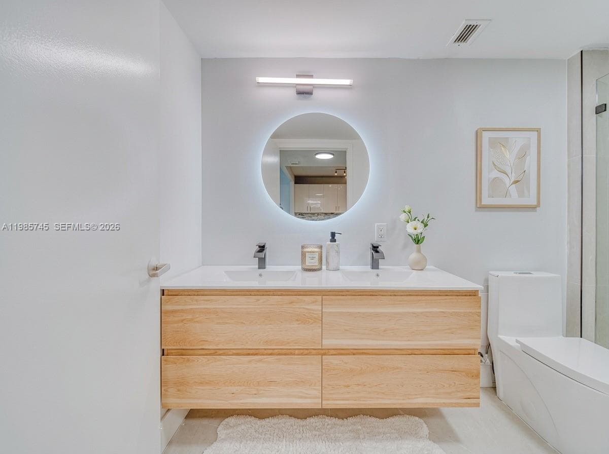 2301 Collins Ave 311 photo 17