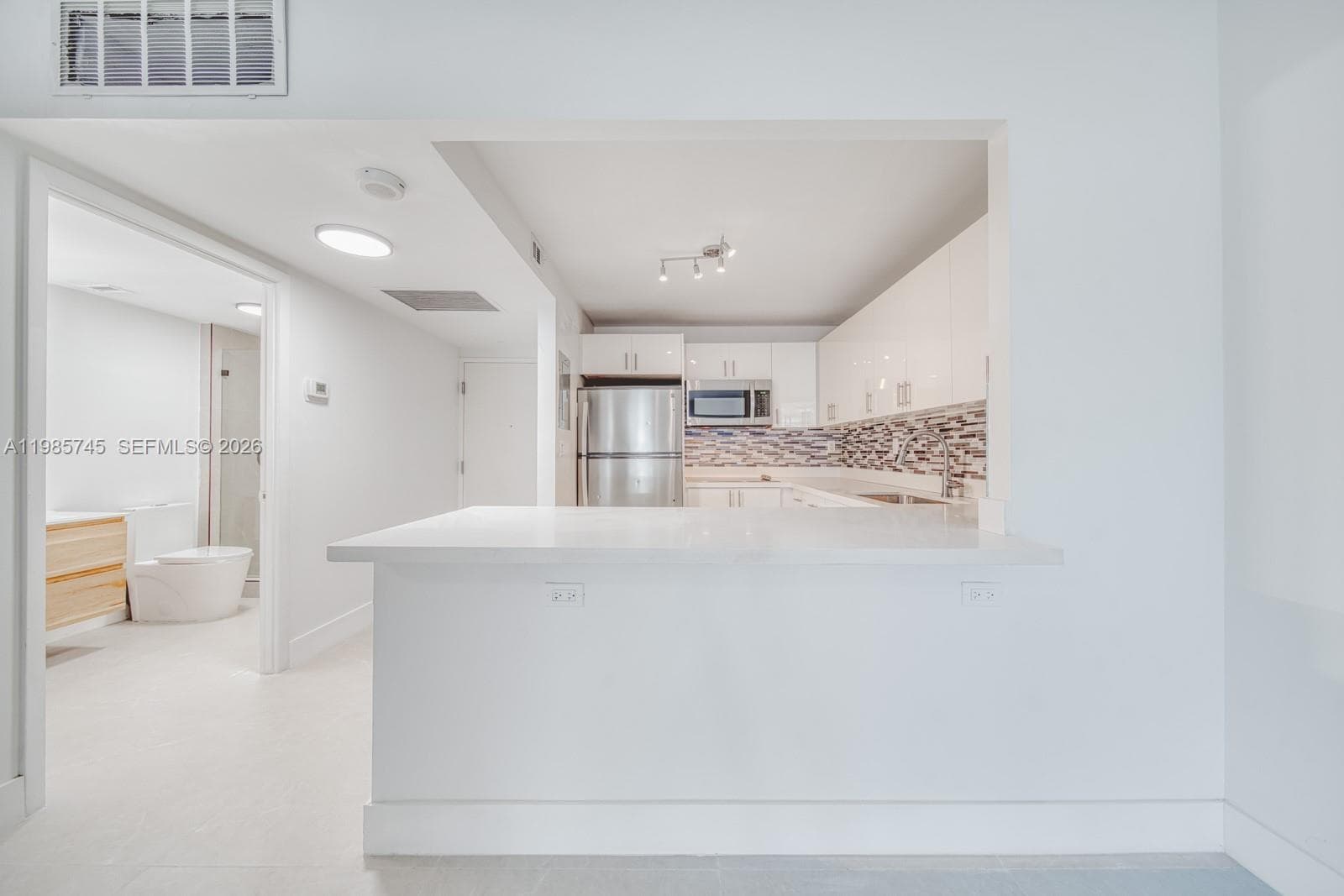 2301 Collins Ave 311 photo 16