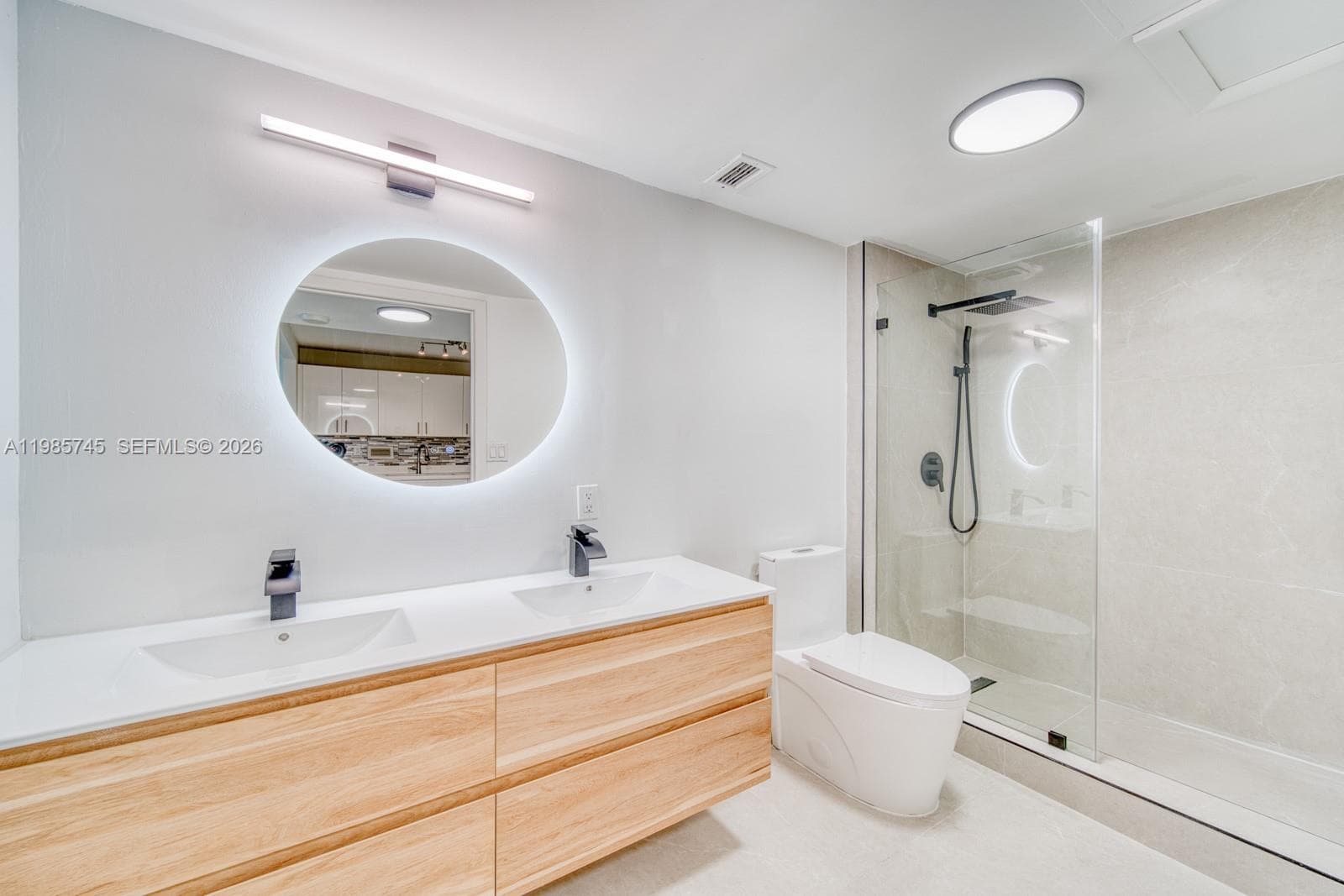 2301 Collins Ave 311 photo 18