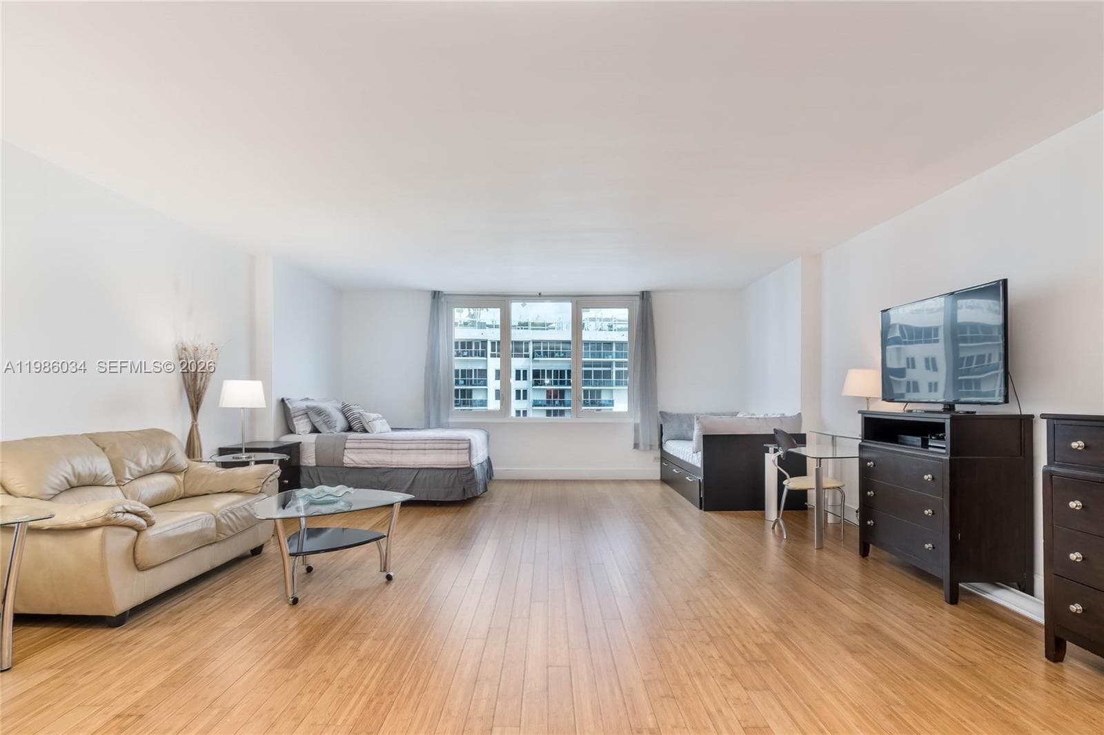 2301 Collins Ave 1512 photo 4
