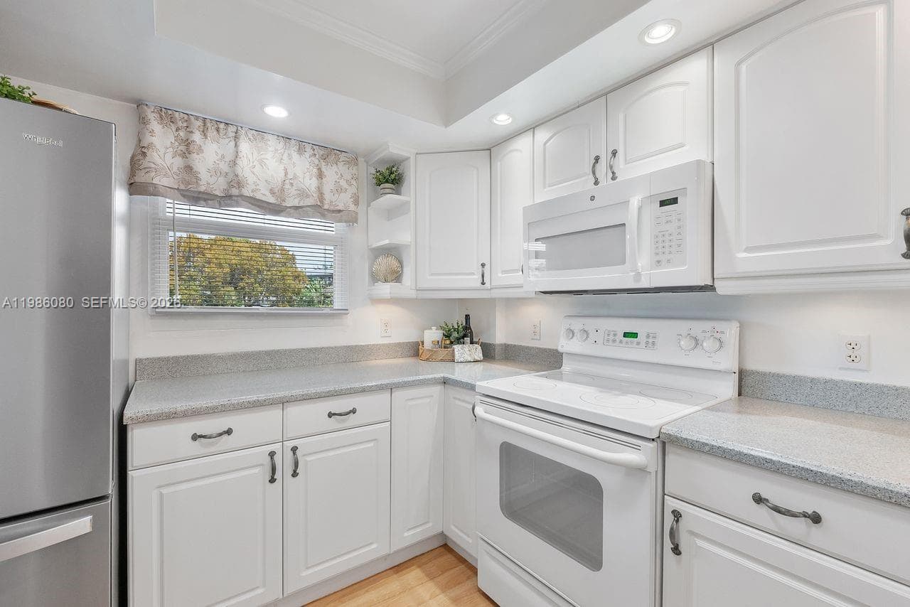 109 Royal Park Dr 2F photo 5