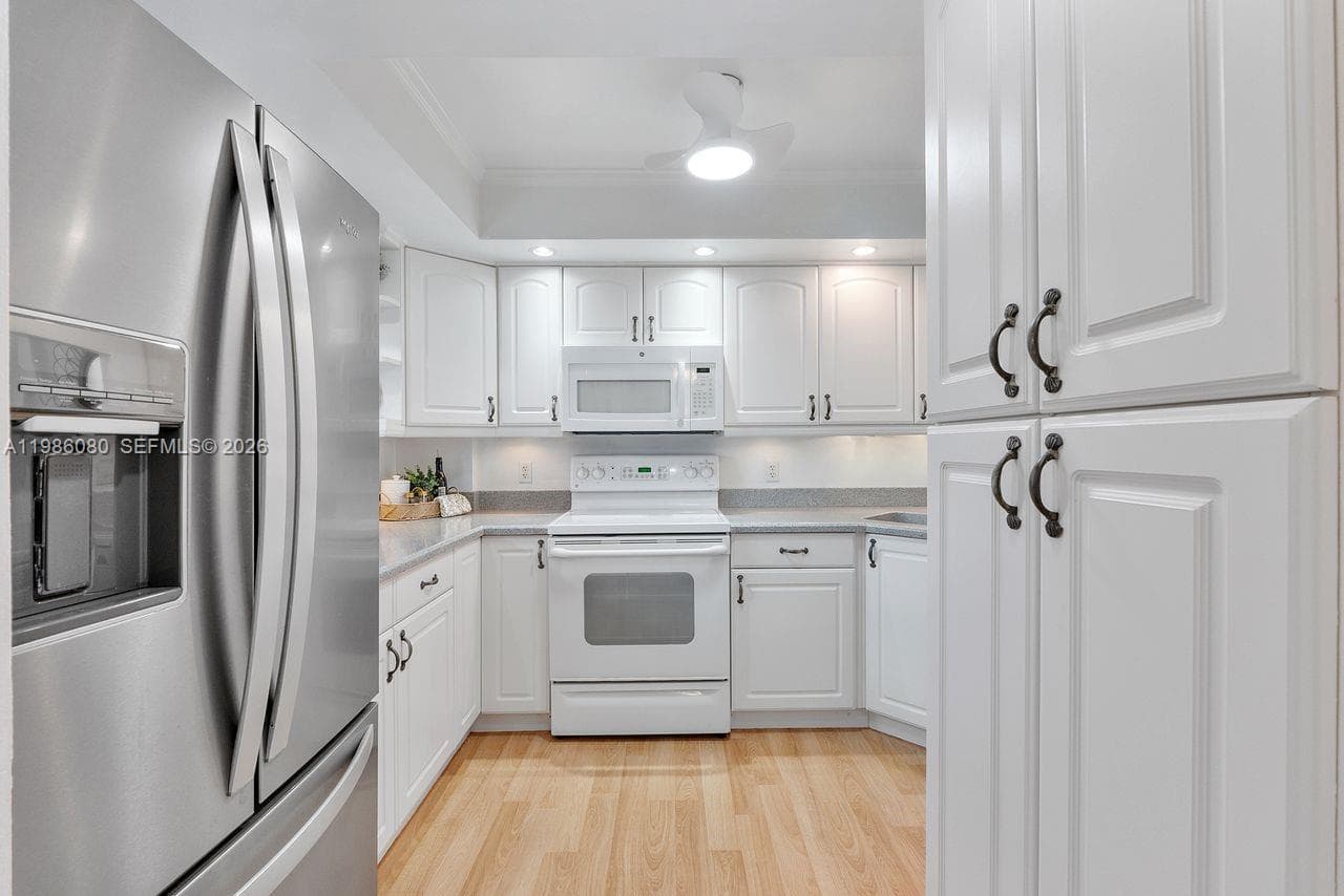 109 Royal Park Dr 2F photo 18