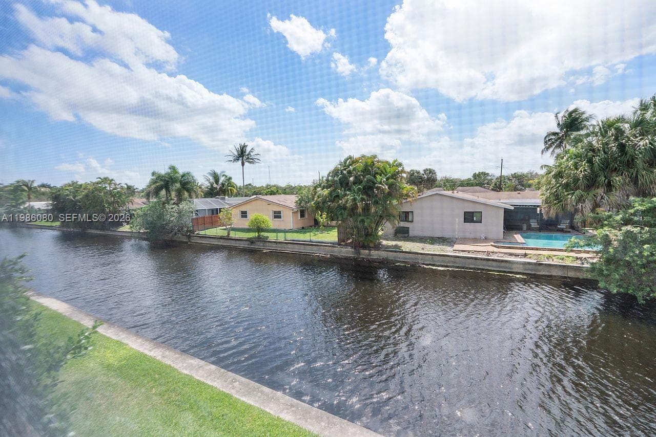 109 Royal Park Dr 2F photo 21