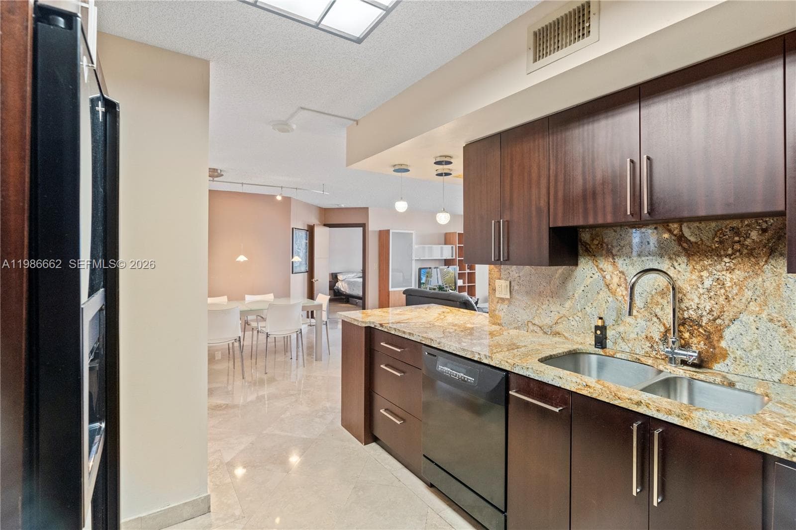 19101 NE 36th Ct 409 photo 11
