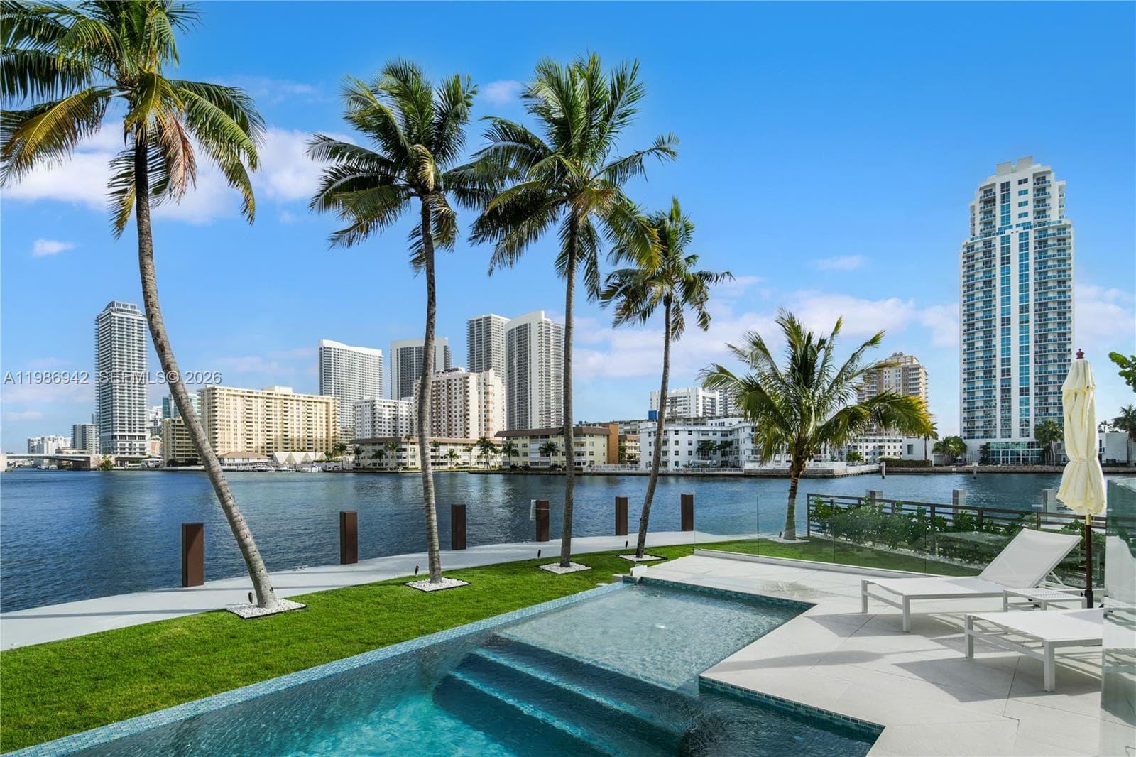 501 Palm Dr 3