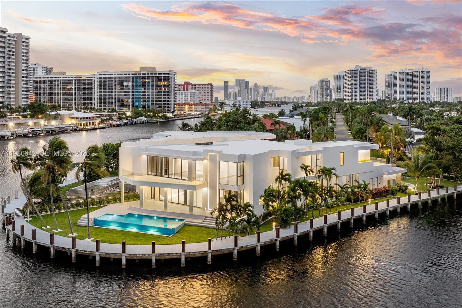 501 Palm Dr 1