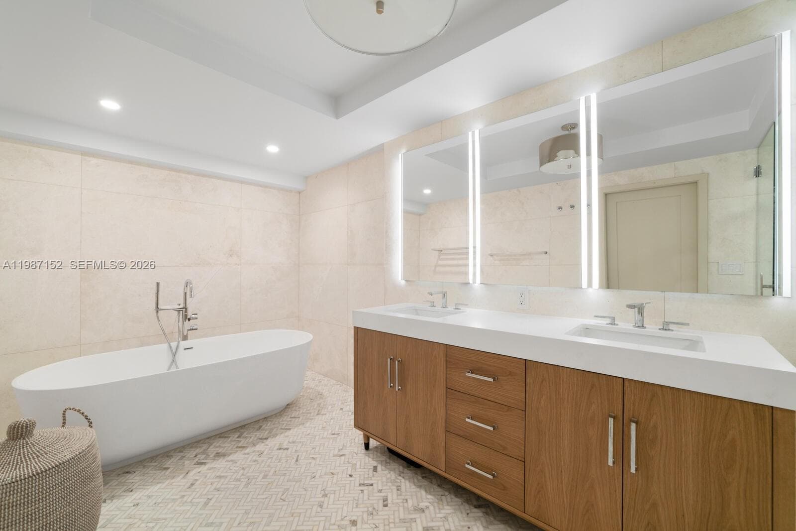 5600 Collins Ave D photo 8