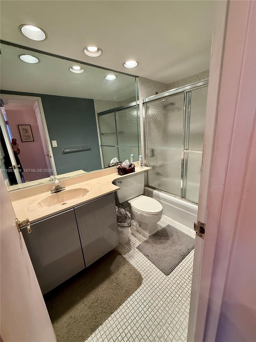 3180 Ocean Dr 509 photo 18