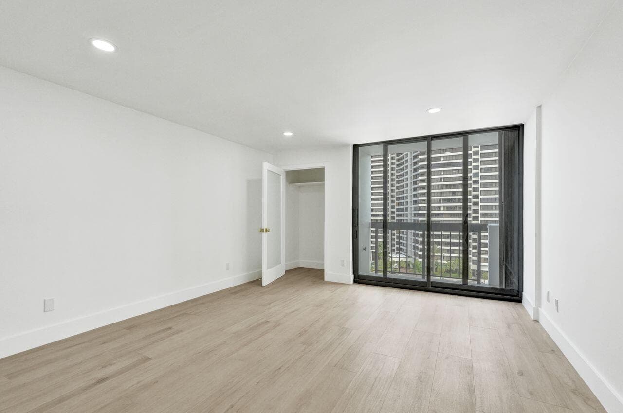 108 Lakeshore Drive 1041 photo 12