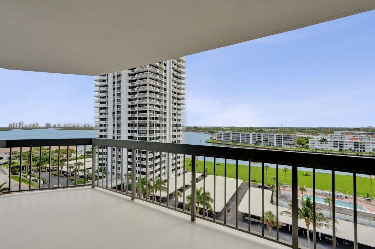 108 Lakeshore Drive 1041 photo 22