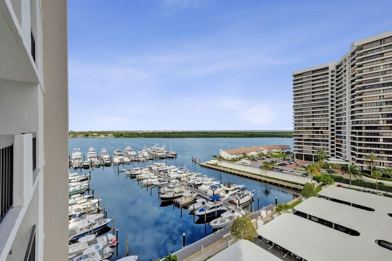 108 Lakeshore Drive 1041 photo 20