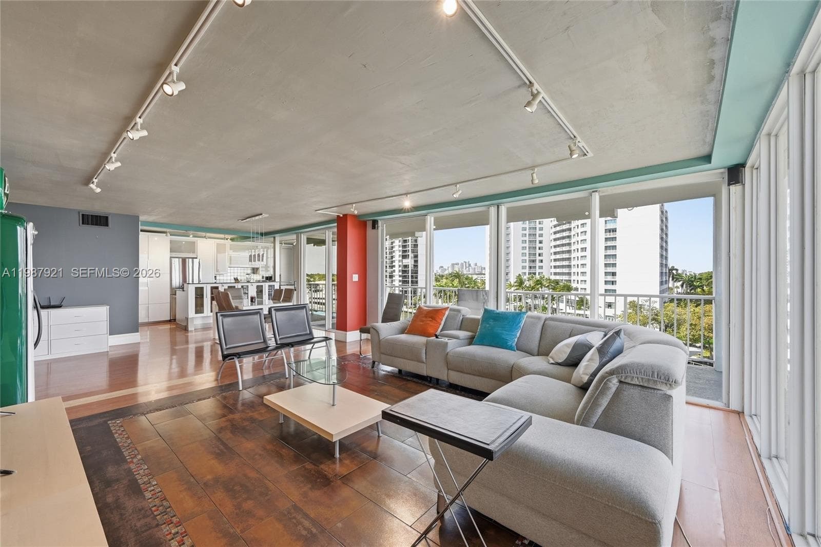 2800 Sunrise Blvd 5