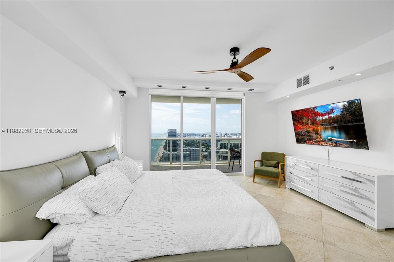 1830 S Ocean Dr 4704 photo 23